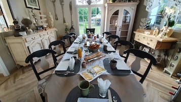 Desayuno continental gratuito y diario
