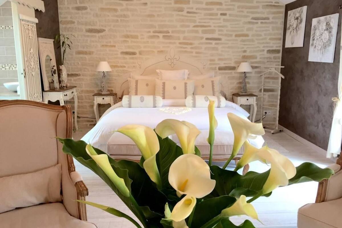 ห้องคอมฟอร์ทสำหรับสี่ท่าน, ปลอดบุหรี่ (Charme) | เครื่องนอนระดับพรีเมียม, เตียงเมมโมรีโฟม, โต๊ะทำง  าน