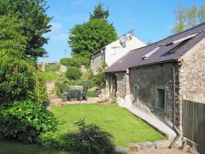 Outdoor dining - 4 bedroom accommodation in Valast Hill, near Stackpole (Valast Hill, near Stackpole)