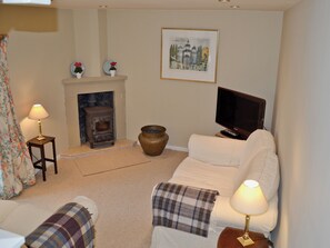 TV, fireplace - 1 bedroom accommodation in Laverton, near Ripon (Laverton, near Ripon)