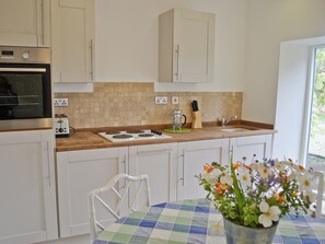 Dishwasher, cookware/dishes/utensils, freezer - 1 bedroom accommodation in Laverton, near Ripon (Laverton, near Ripon)