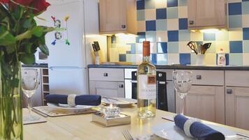 High chair, cookware/dishes/utensils