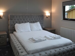 4 bedrooms, bed sheets, wheelchair access