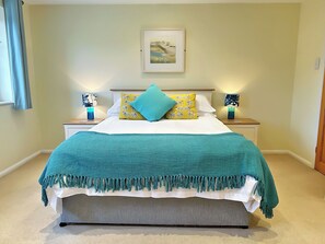 4 bedrooms, free WiFi, bed sheets - 4 bedroom accommodation in Crantock (Crantock)