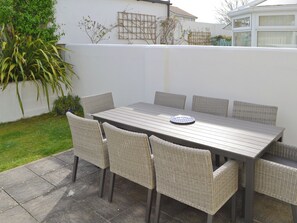 Outdoor dining - 4 bedroom accommodation in Crantock (Crantock)