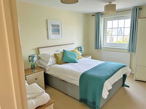 4 bedrooms, free WiFi, bed sheets - 4 bedroom accommodation in Crantock (Crantock)