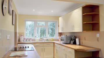 Dishwasher, cookware/dishes/utensils