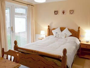 3 bedrooms, free WiFi, bed sheets - 3 bedroom accommodation in Sturminster Marshall, near Wimborne (Sturminster Marshall, near Wimborne)