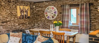 This family cottage is an ideal touring base for the Wye Valley and River Usk.