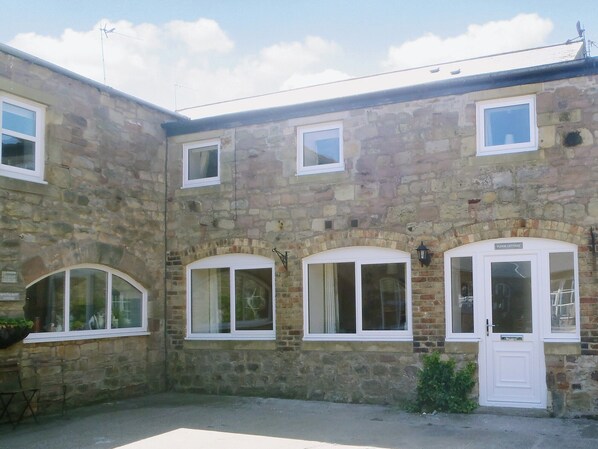 Exterior - 3 bedroom accommodation in Seahouses (Seahouses)