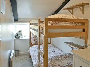 3 bedrooms, free WiFi, bed sheets - 3 bedroom accommodation in Seahouses (Seahouses)