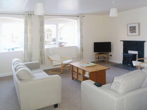 Living area - 3 bedroom accommodation in Seahouses (Seahouses)