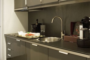 Kühlschrank, Ofen, Herdplatte, Geschirrspüler