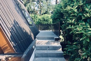 المنطقة المحيطة بالمنشأة