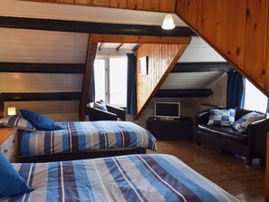 3 bedrooms, free WiFi, bed sheets