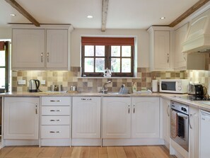 Dishwasher, freezer - 2 bedroom accommodation in East Meon, Petersfield (East Meon, Petersfield)