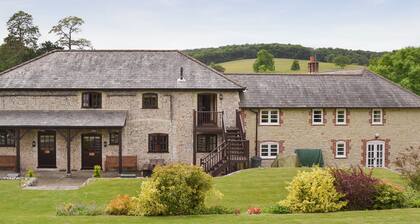 2 bedroom accommodation in East Meon, Petersfield