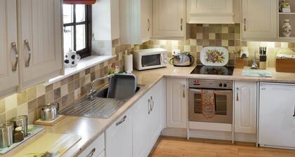 2 bedroom accommodation in East Meon, Petersfield