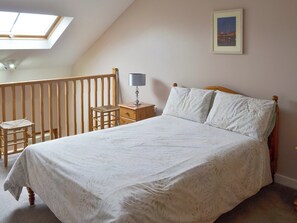 1 quarto, Wi-Fi de cortesia, roupa de cama