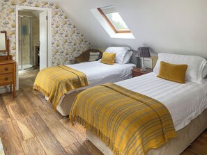 1 bedroom, free WiFi, bed sheets - 1 bedroom accommodation in Raymond&rsquo;s Hill, near Lyme Regis (Raymond&rsquo;s Hill, near Lyme Regis)