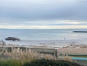 Beach - 1 bedroom accommodation in Raymond&rsquo;s Hill, near Lyme Regis (Raymond&rsquo;s Hill, near Lyme Regis)