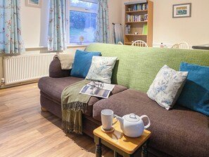 TV, Netflix, streaming services - 1 bedroom accommodation in Raymond&rsquo;s Hill, near Lyme Regis (Raymond&rsquo;s Hill, near Lyme Regis)