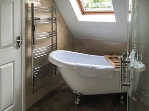 Towels - 1 bedroom accommodation in Raymond&rsquo;s Hill, near Lyme Regis (Raymond&rsquo;s Hill, near Lyme Regis)