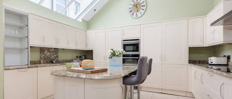 Lavavajillas, periquera y congelador