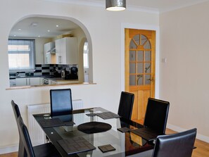 Dining - 2 bedroom accommodation in Oban (Oban)
