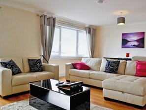 Living area - 2 bedroom accommodation in Oban (Oban)