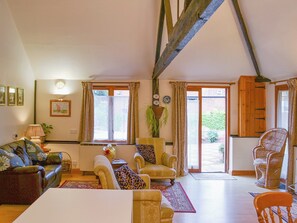 Living area - 1 bedroom accommodation in Surlingham (Surlingham)