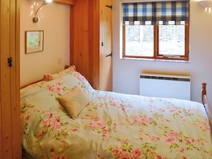1 bedroom, bed sheets