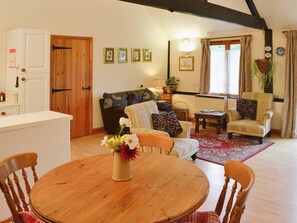 Interior - 1 bedroom accommodation in Surlingham (Surlingham)