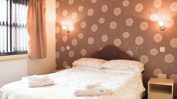 1 quarto, Wi-Fi de cortesia, roupa de cama