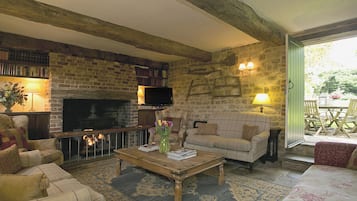TV, fireplace, Netflix, streaming services