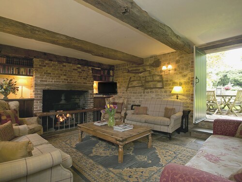 4 bedroom accommodation in Fernhurst