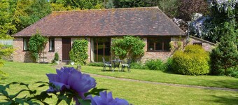 2 bedroom accommodation in Ewhurst Green, near Bodiam