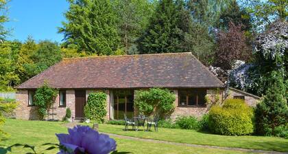 2 bedroom accommodation in Ewhurst Green, near Bodiam