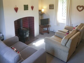 Fireplace - 4 bedroom accommodation in Harlaxton, near Grantham (Harlaxton, near Grantham)