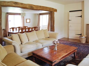 Fireplace - 4 bedroom accommodation in Harlaxton, near Grantham (Harlaxton, near Grantham)