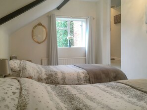 4 bedrooms, free WiFi, bed sheets