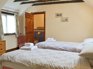 5 bedrooms, free WiFi, bed sheets