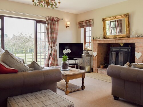 2 bedroom accommodation in Moreton Paddox