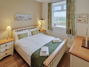 3 bedrooms, free WiFi, bed sheets - 3 bedroom accommodation in Caerlaverock, near Dumfries (Caerlaverock, near Dumfries)