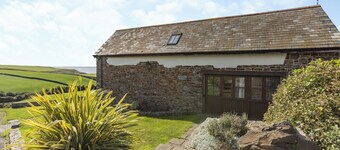 3 bedroom accommodation in Hartland Point