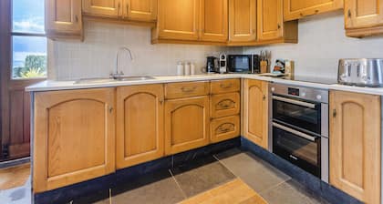 3 bedroom accommodation in Hartland Point
