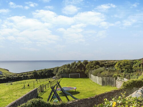 3 bedroom accommodation in Hartland Point