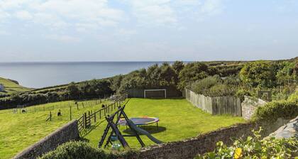 3 bedroom accommodation in Hartland Point