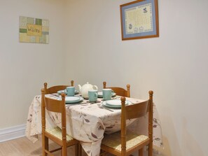 Dining - 2 bedroom accommodation in Thornthwaite, near Keswick (Thornthwaite, near Keswick)