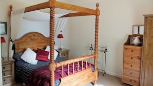 2 bedrooms, bed sheets - 2 bedroom accommodation in Arnisdale, near Glenelg (Arnisdale, near Glenelg)